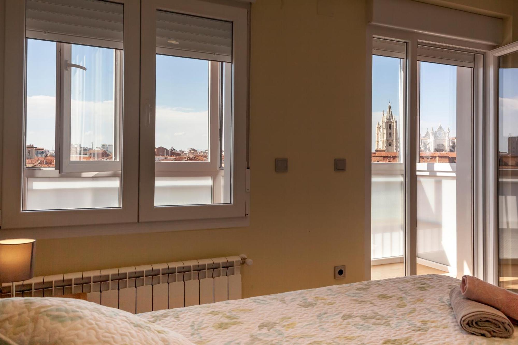 The View - Apartamento reformado con vistas a la Catedral León Exterior foto